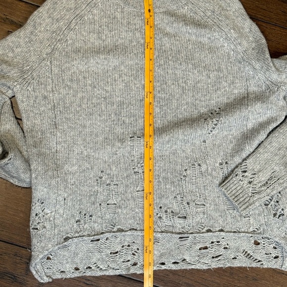 BCBGMaxAzria Gray Crew Neck Sweater size Large - Picture 6 of 6